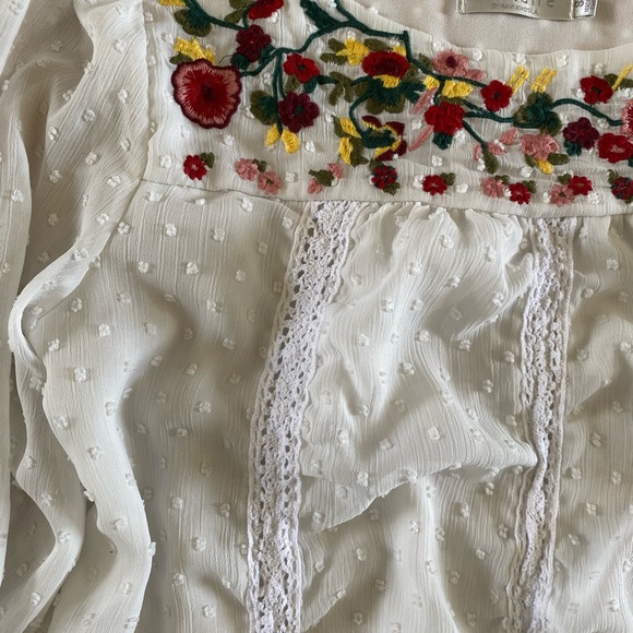 Solitaire embroidered peasant top with dots and lace 3/4 sleeve - Picture 6 of 8